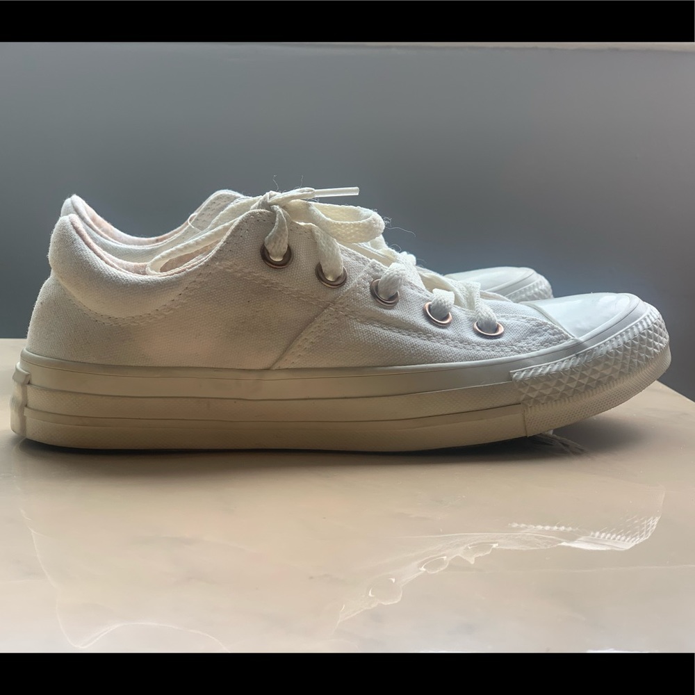 Women’s Size 5 Converse. Off-White w/ Gold Details